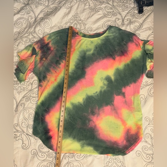 2X Tie-dyed short ruffled sleeve, terry material, EUC - Picture 3 of 7